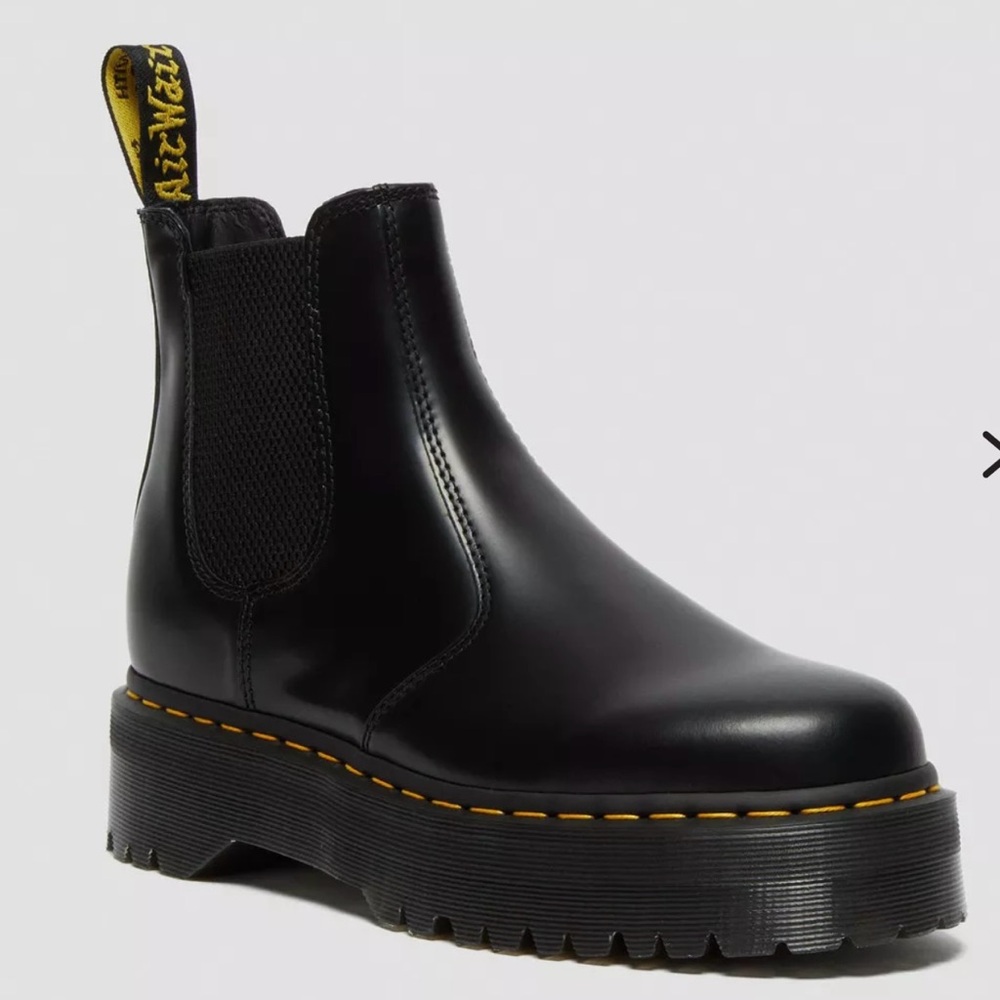 DOC MARTENS SIZE 9 PLATFORM BLACK